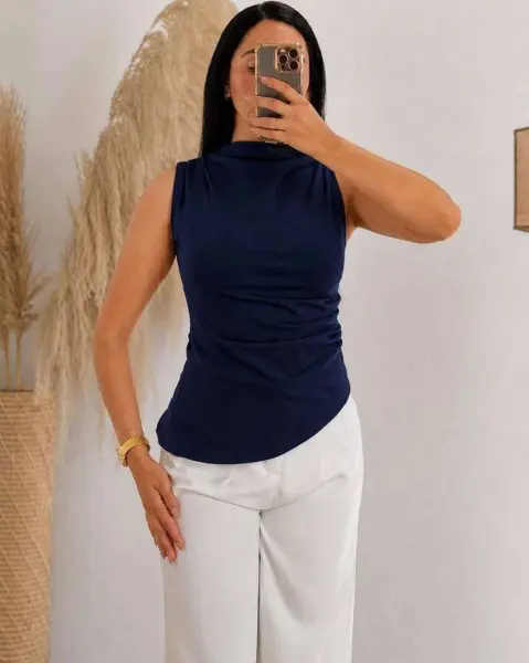 Flex sleeveless top